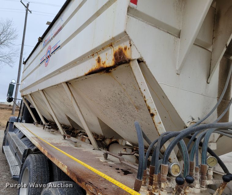 image for item DM8164 1990 Freightliner FLD  fertilizer delivery truck