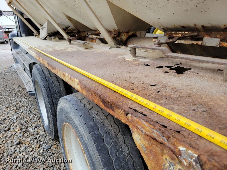 image for item DM8164 1990 Freightliner FLD  fertilizer delivery truck