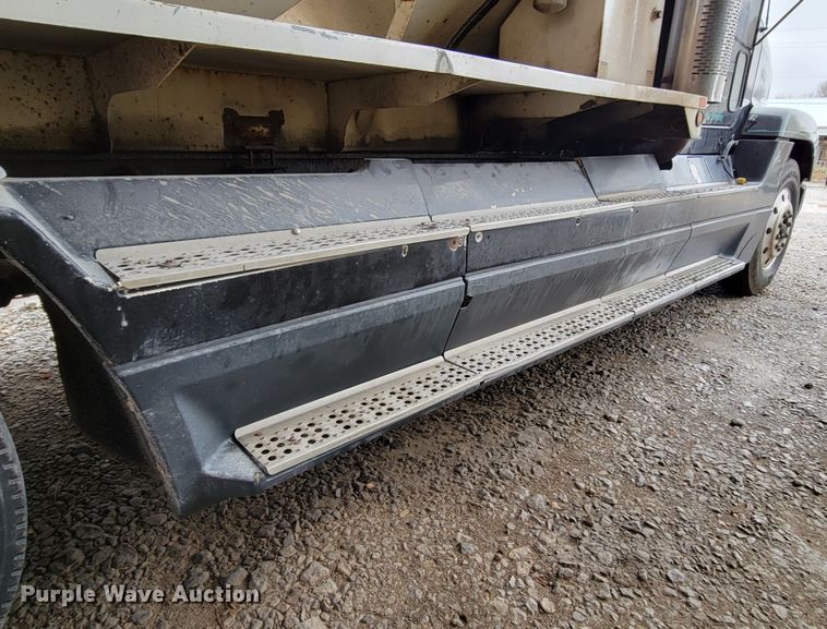 image for item DM8164 1990 Freightliner FLD  fertilizer delivery truck