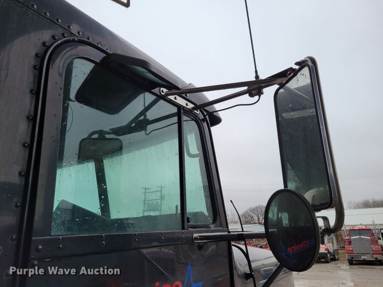 image for item DM8164 1990 Freightliner FLD  fertilizer delivery truck