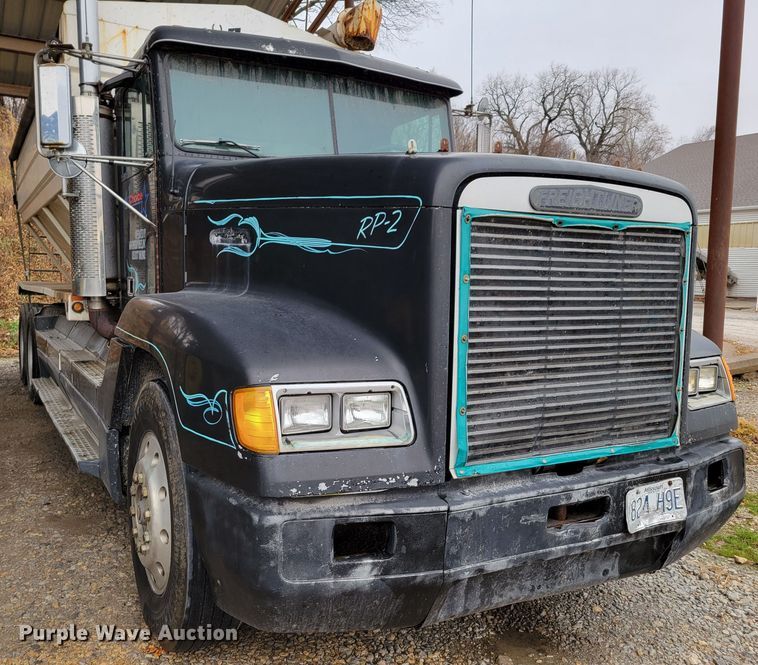 image for item DM8164 1990 Freightliner FLD  fertilizer delivery truck