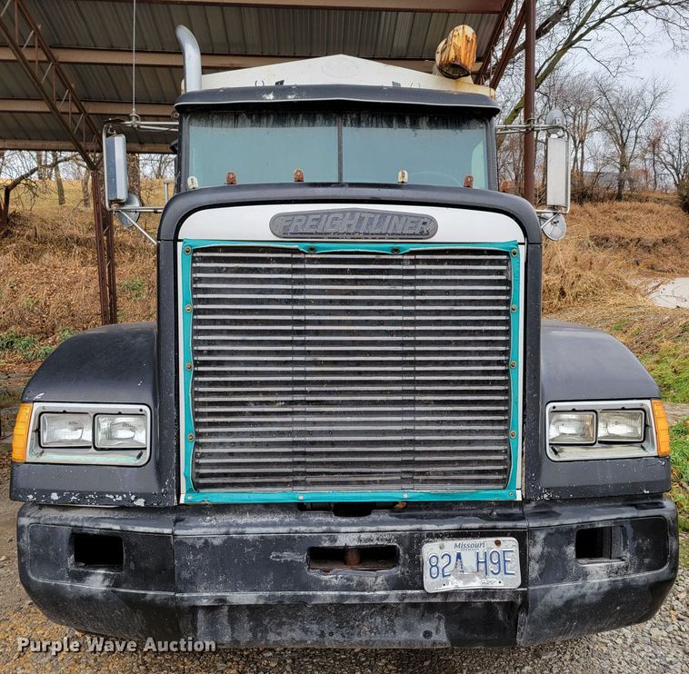 image for item DM8164 1990 Freightliner FLD  fertilizer delivery truck