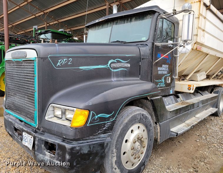 image for item DM8164 1990 Freightliner FLD  fertilizer delivery truck