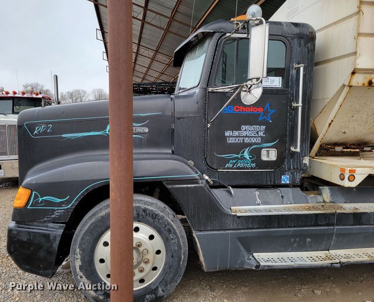 image for item DM8164 1990 Freightliner FLD  fertilizer delivery truck