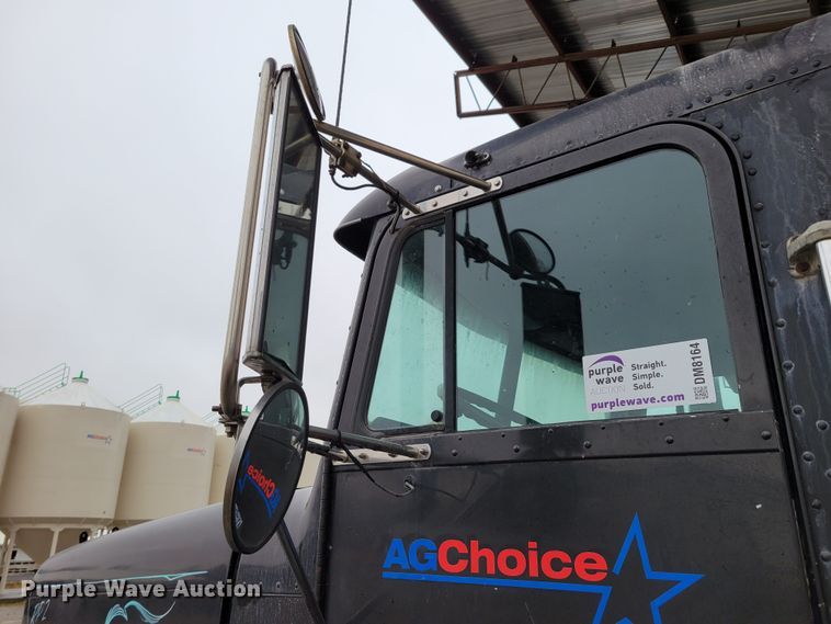 image for item DM8164 1990 Freightliner FLD  fertilizer delivery truck