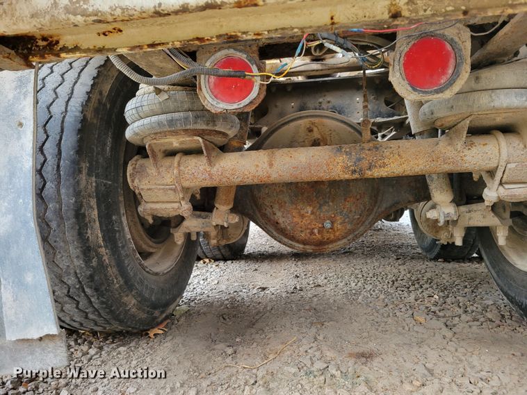 image for item DM8164 1990 Freightliner FLD  fertilizer delivery truck