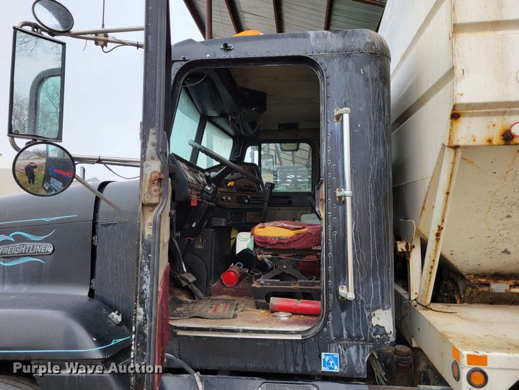 image for item DM8164 1990 Freightliner FLD  fertilizer delivery truck