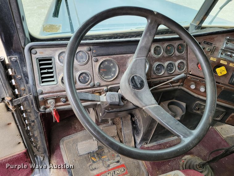 image for item DM8164 1990 Freightliner FLD  fertilizer delivery truck