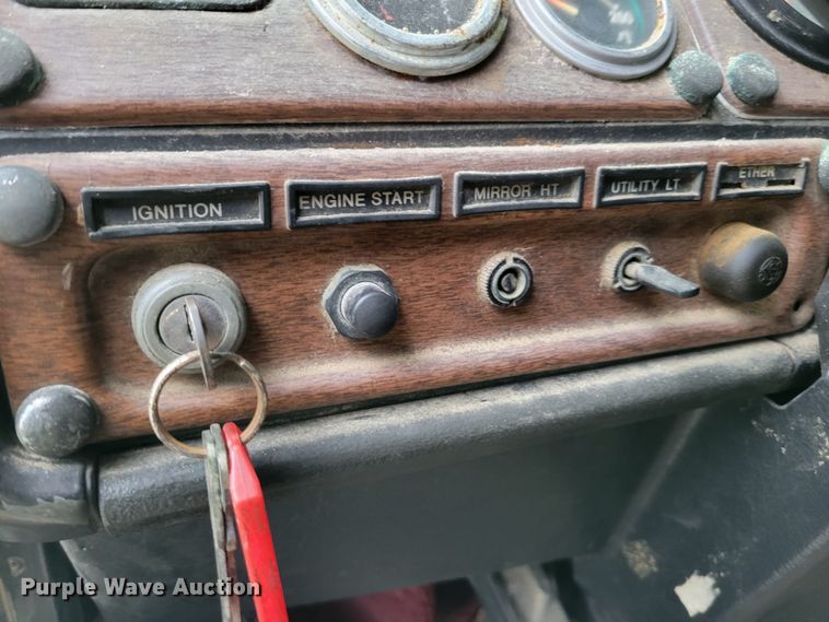 image for item DM8164 1990 Freightliner FLD  fertilizer delivery truck