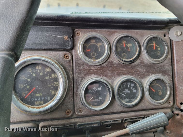 image for item DM8164 1990 Freightliner FLD  fertilizer delivery truck