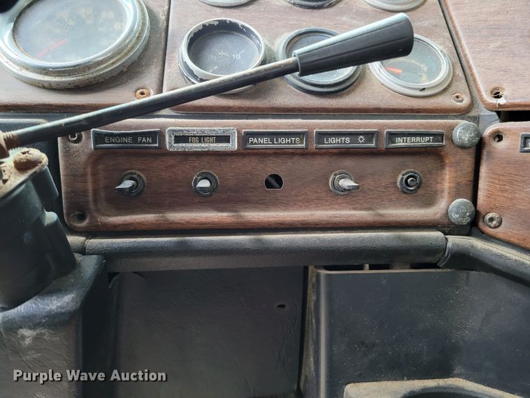 image for item DM8164 1990 Freightliner FLD  fertilizer delivery truck