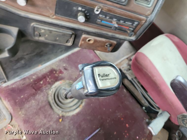 image for item DM8164 1990 Freightliner FLD  fertilizer delivery truck