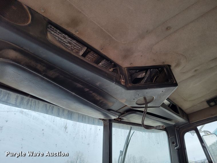 image for item DM8164 1990 Freightliner FLD  fertilizer delivery truck