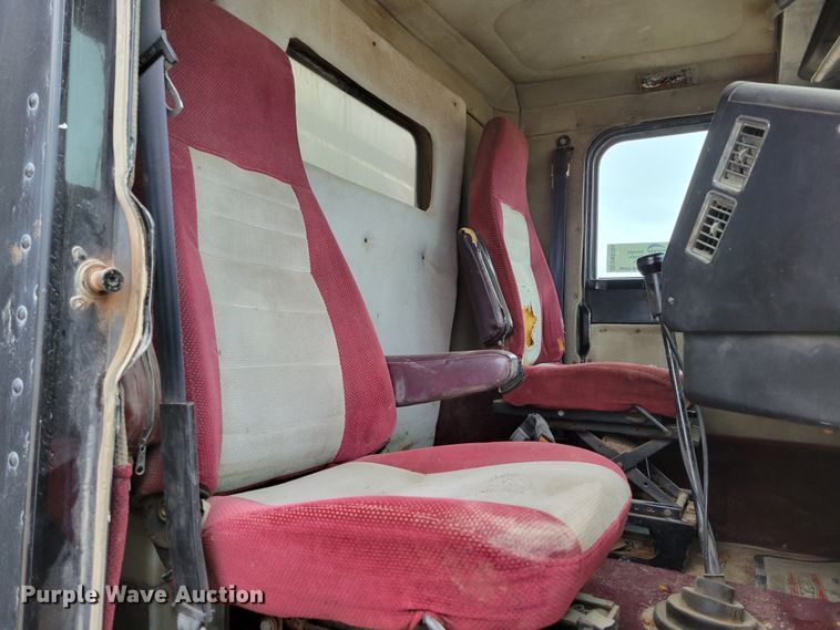 image for item DM8164 1990 Freightliner FLD  fertilizer delivery truck