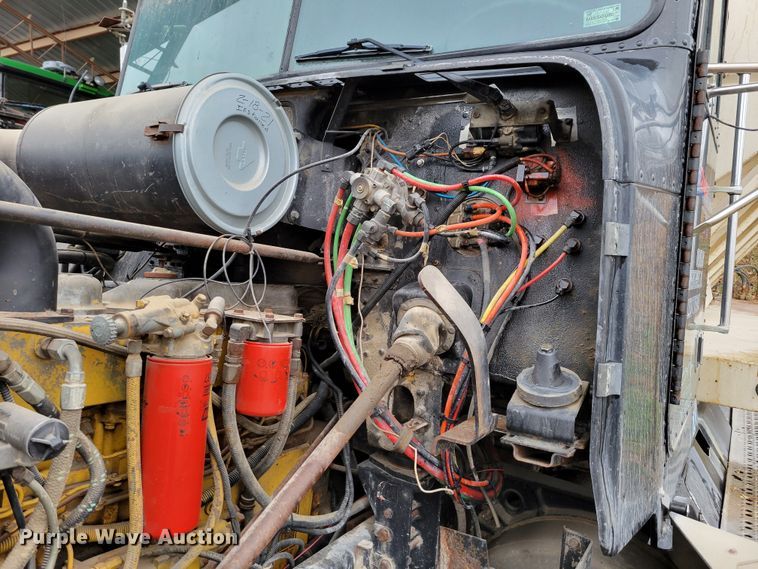 image for item DM8164 1990 Freightliner FLD  fertilizer delivery truck