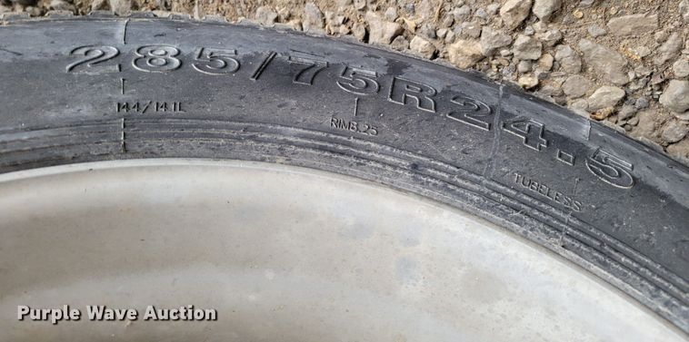 image for item DM8164 1990 Freightliner FLD  fertilizer delivery truck