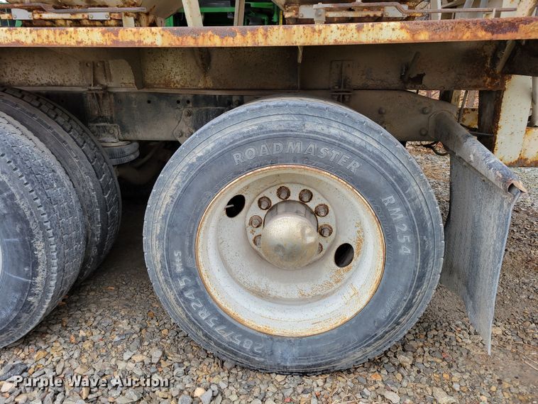 image for item DM8164 1990 Freightliner FLD  fertilizer delivery truck