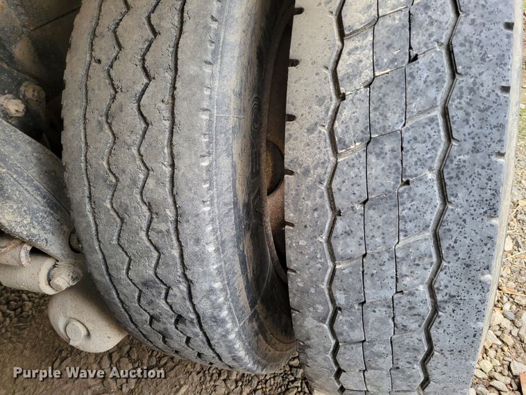 image for item DM8164 1990 Freightliner FLD  fertilizer delivery truck