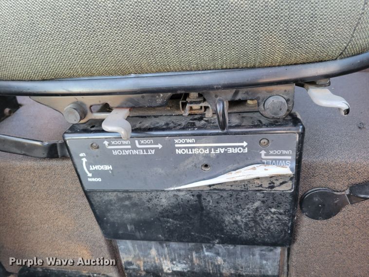 image for item DM8175 1990 John Deere 4055  tractor