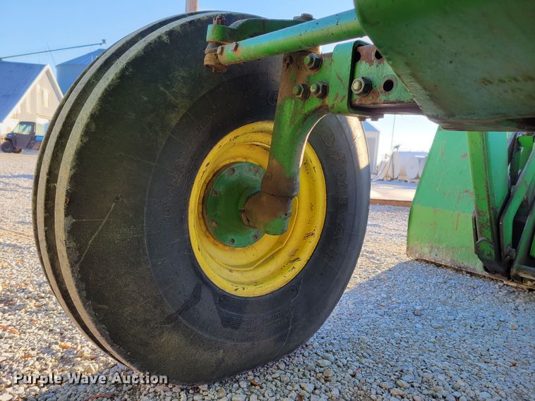 image for item DM8175 1990 John Deere 4055  tractor