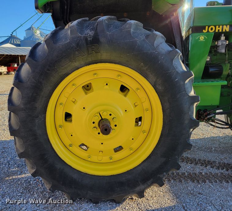 image for item DM8175 1990 John Deere 4055  tractor