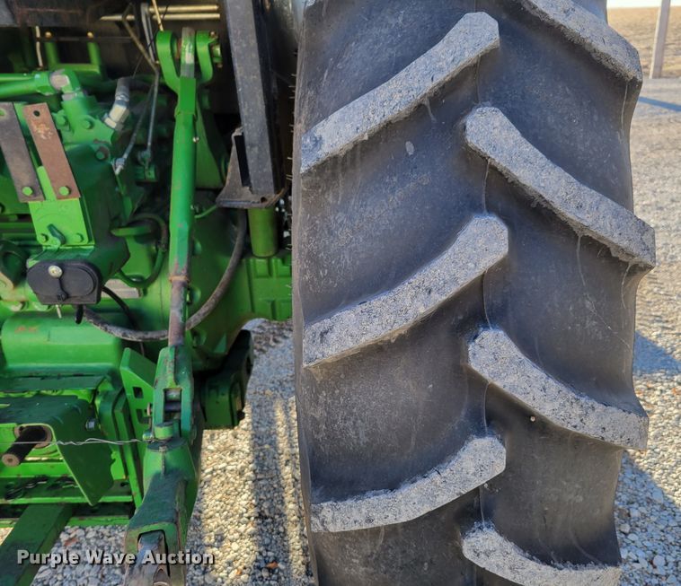 image for item DM8175 1990 John Deere 4055  tractor