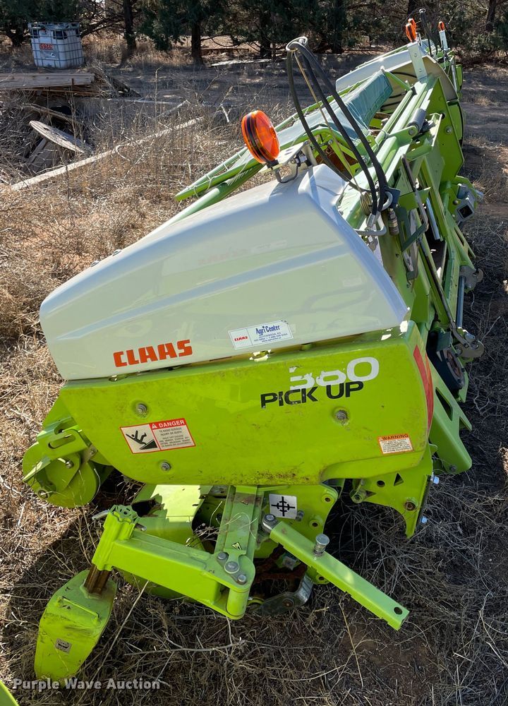 image for item DN4526 2016 Claas 380  pickup head