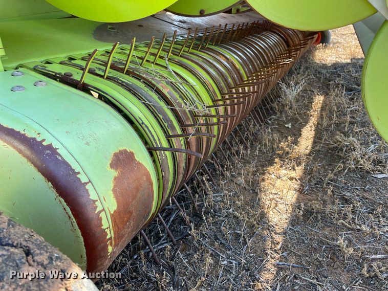 image for item DN4530 2014 Claas 380  pickup head