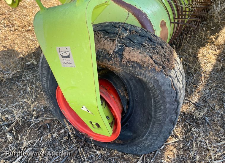 image for item DN4530 2014 Claas 380  pickup head