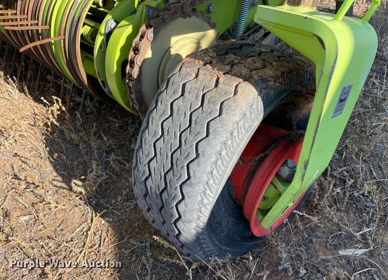 image for item DN4530 2014 Claas 380  pickup head