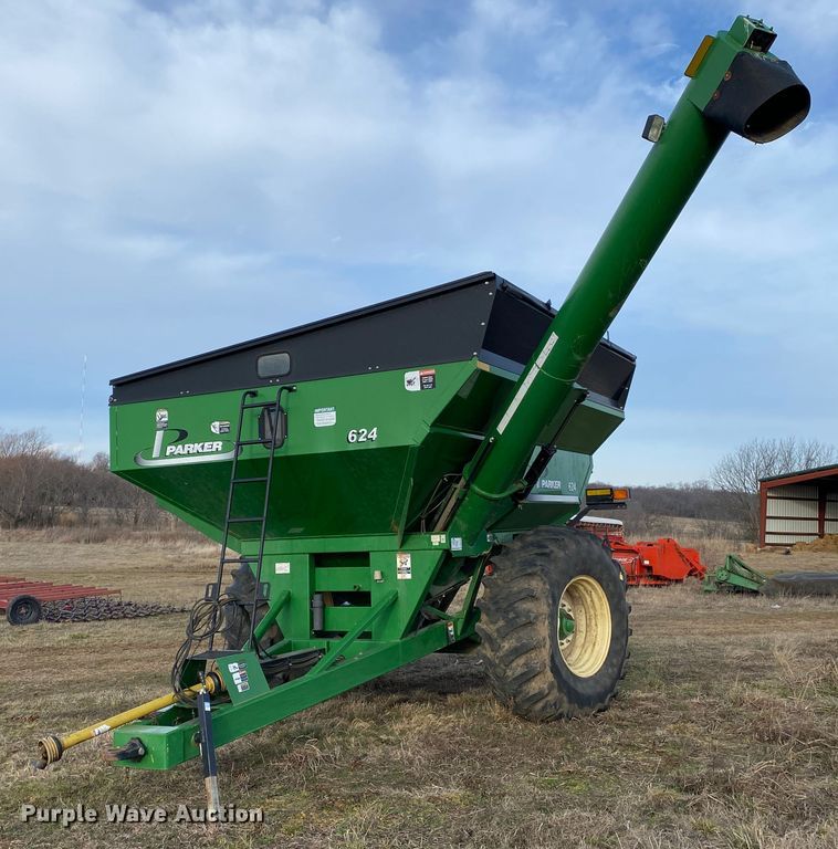 image for item DN8133 Parker 624  grain cart