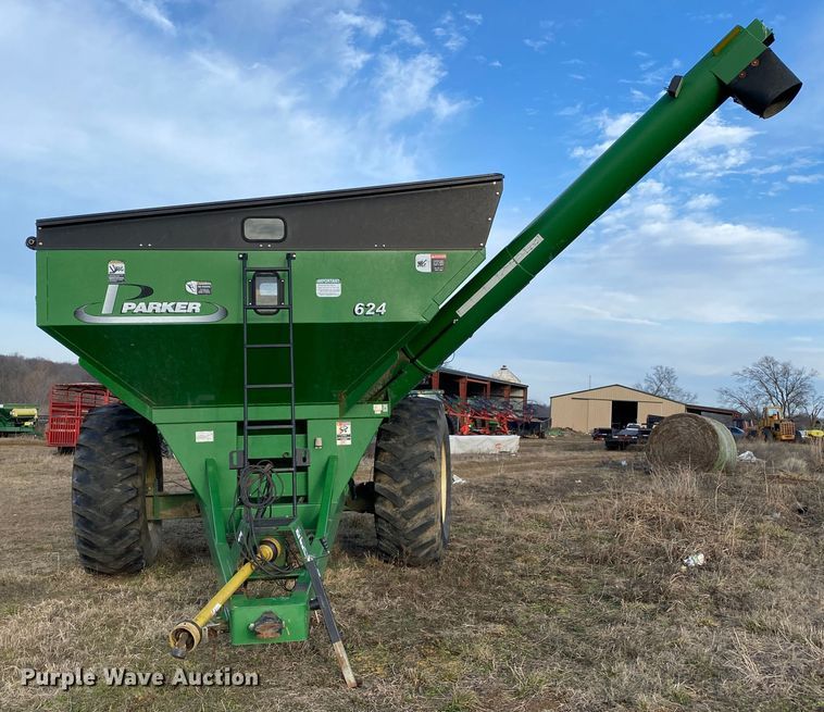image for item DN8133 Parker 624  grain cart
