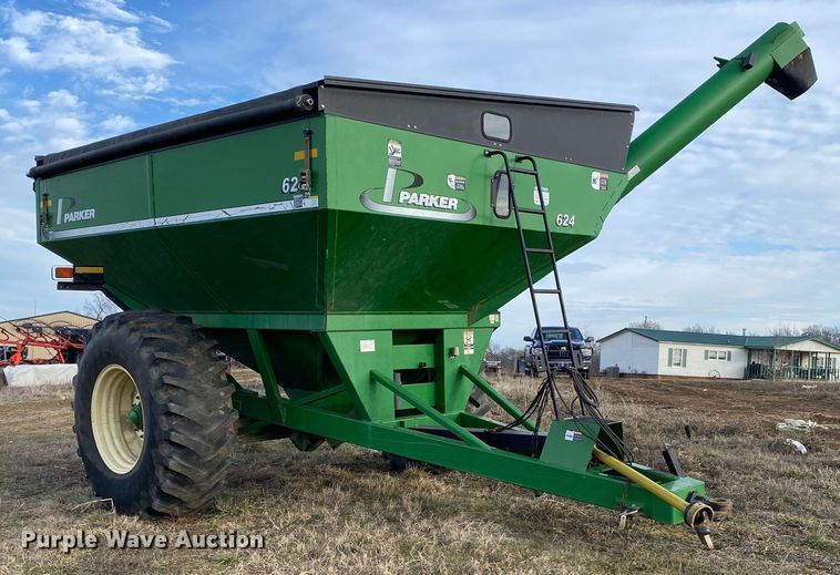 image for item DN8133 Parker 624  grain cart