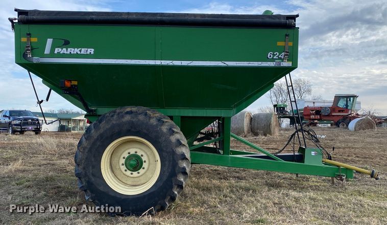 image for item DN8133 Parker 624  grain cart