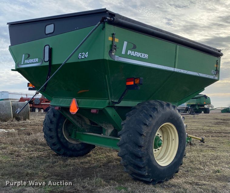 image for item DN8133 Parker 624  grain cart