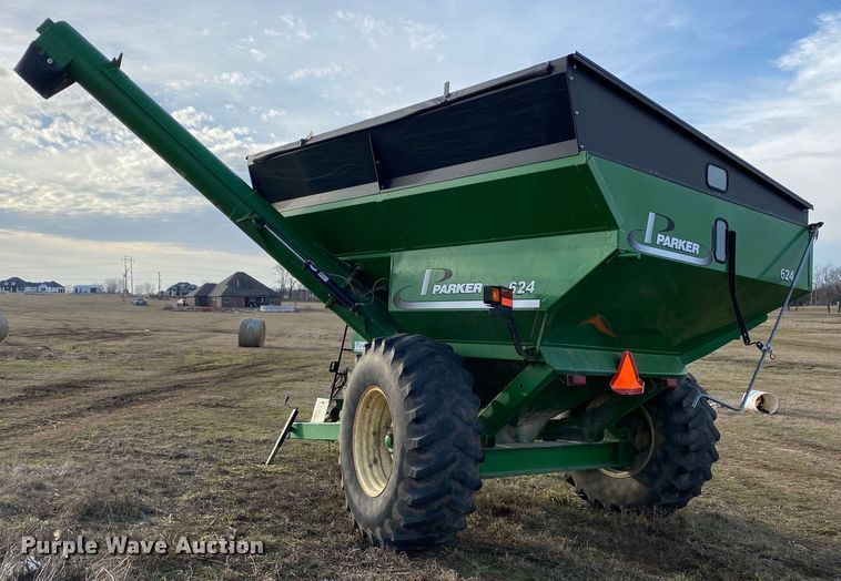 image for item DN8133 Parker 624  grain cart