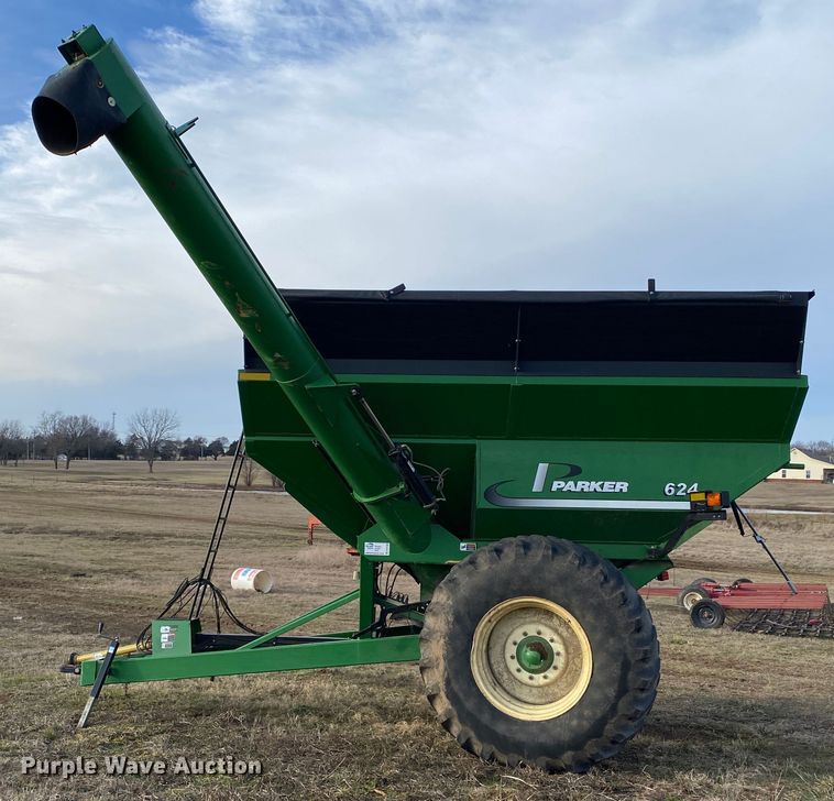 image for item DN8133 Parker 624  grain cart