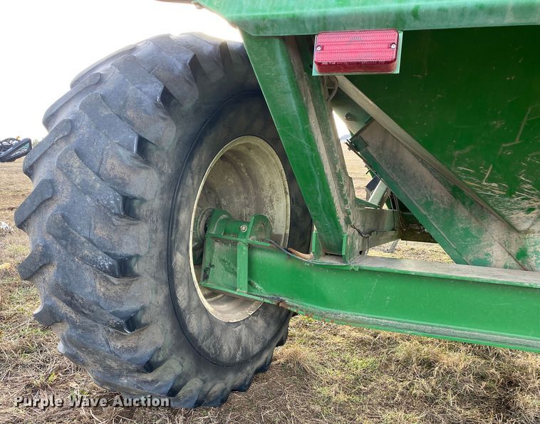 image for item DN8133 Parker 624  grain cart