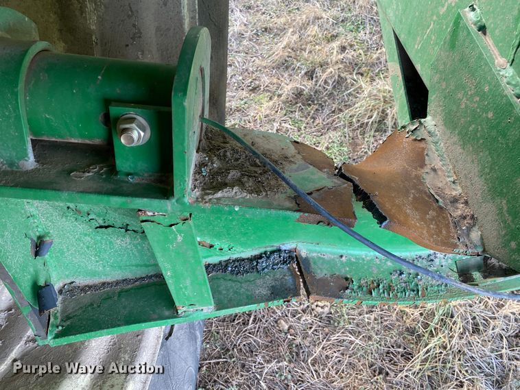 image for item DN8133 Parker 624  grain cart