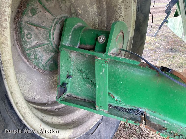 image for item DN8133 Parker 624  grain cart