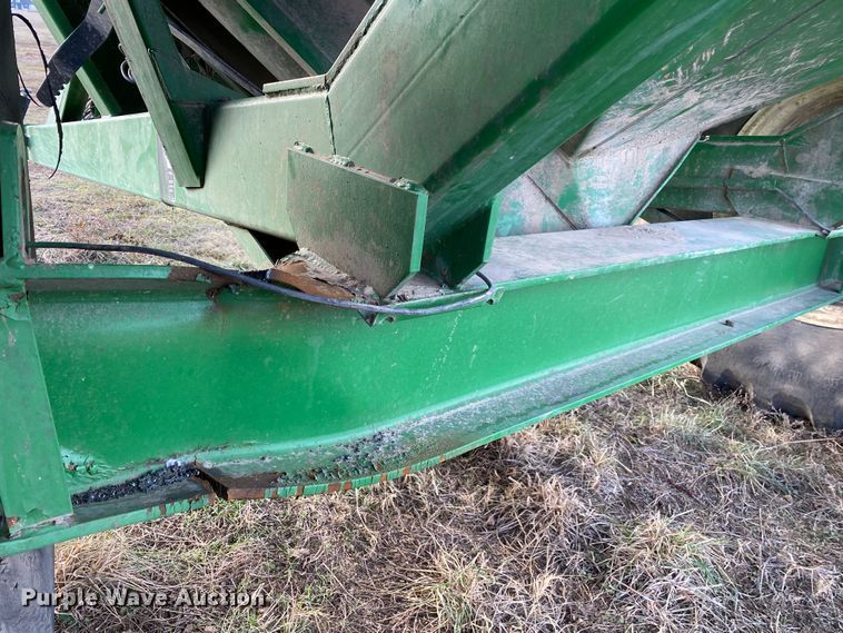 image for item DN8133 Parker 624  grain cart