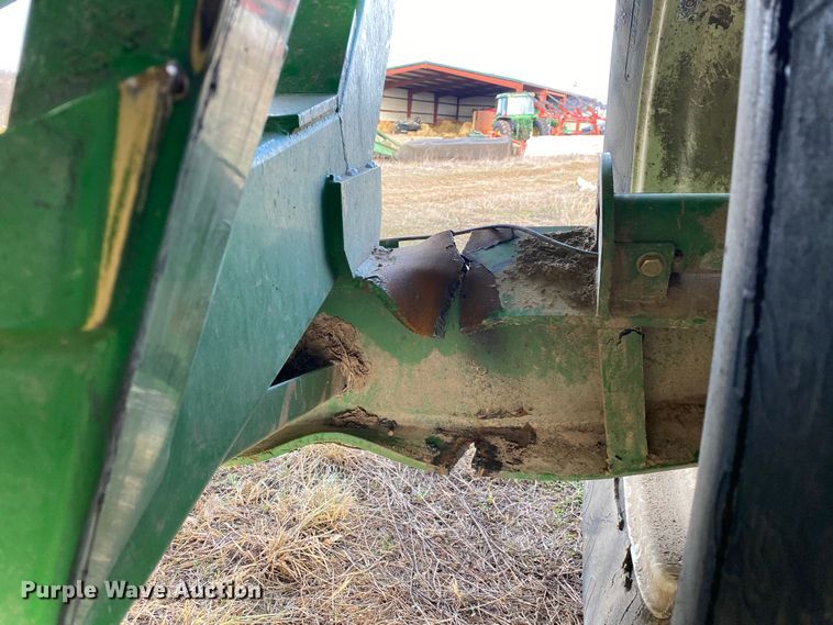 image for item DN8133 Parker 624  grain cart