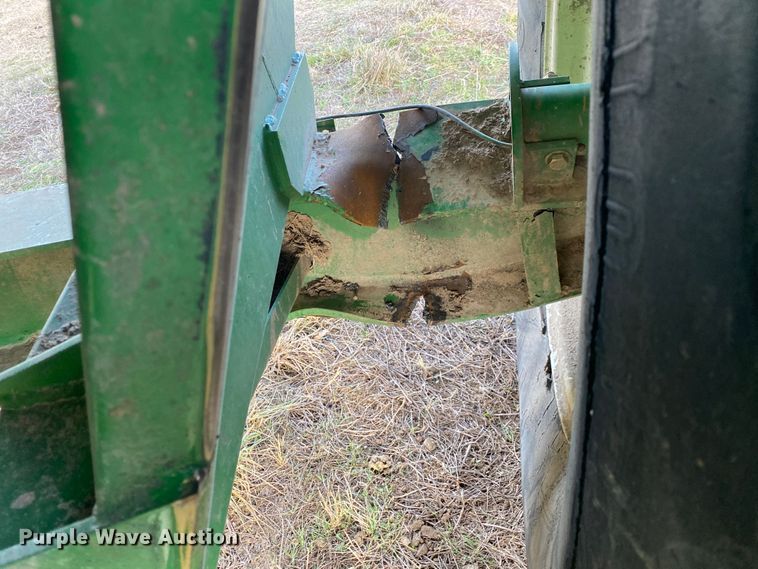 image for item DN8133 Parker 624  grain cart