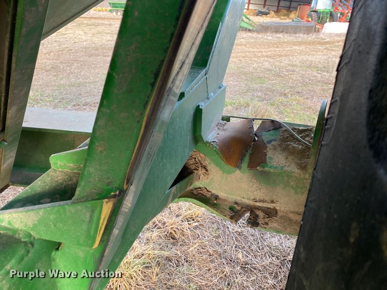 image for item DN8133 Parker 624  grain cart