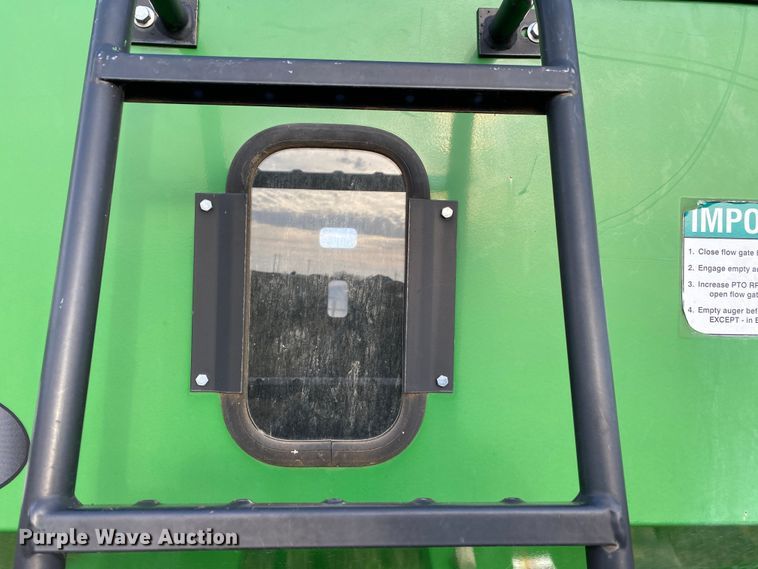 image for item DN8133 Parker 624  grain cart