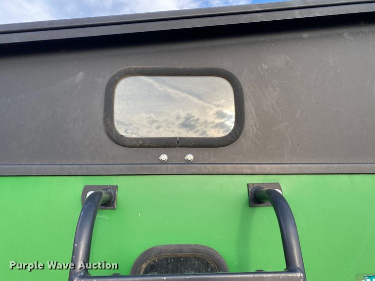 image for item DN8133 Parker 624  grain cart