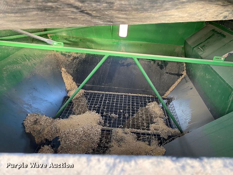 image for item DN8133 Parker 624  grain cart