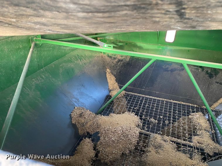 image for item DN8133 Parker 624  grain cart