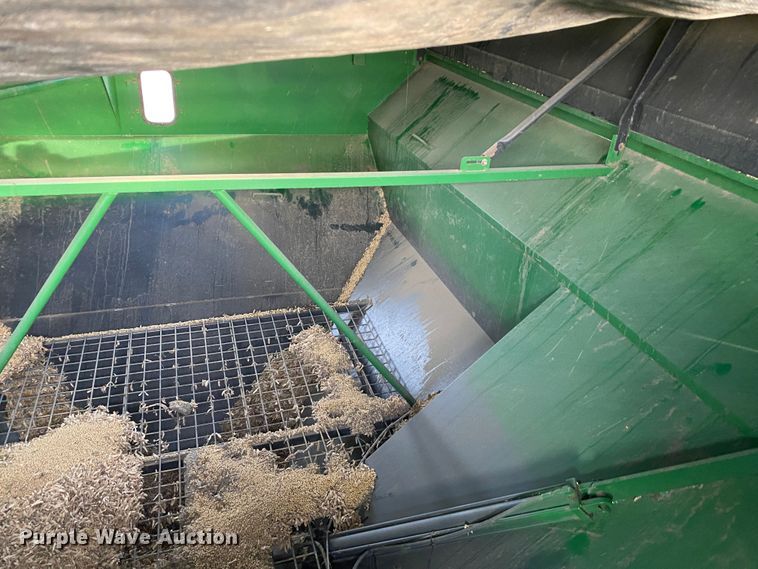 image for item DN8133 Parker 624  grain cart