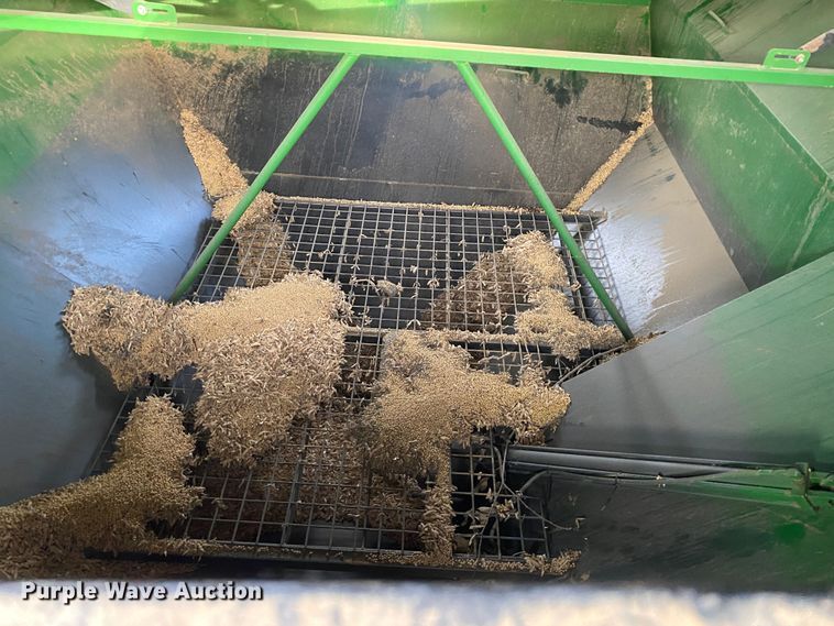 image for item DN8133 Parker 624  grain cart